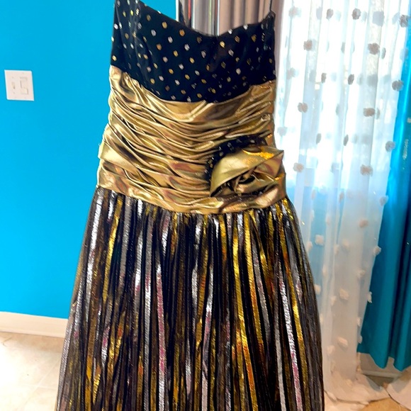 Prom or Ballgown - Picture 4 of 9